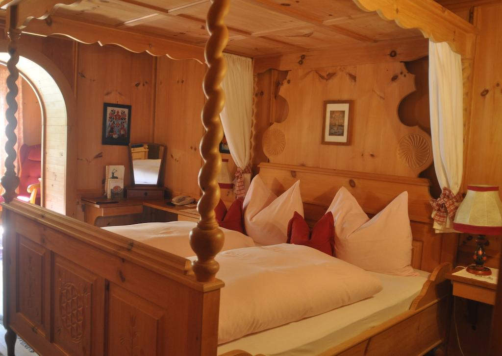 Romantikhotel Almtalhof Грюнау-им-Альмталь Номер фото